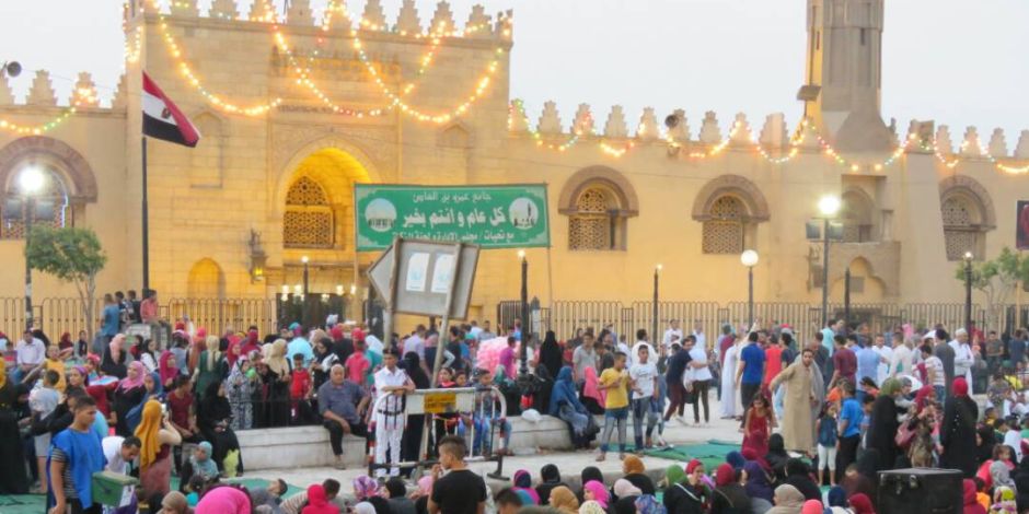 أجواء العيد تضيف البهجة على ساحة مسجد الرضوان بمدينة السلام