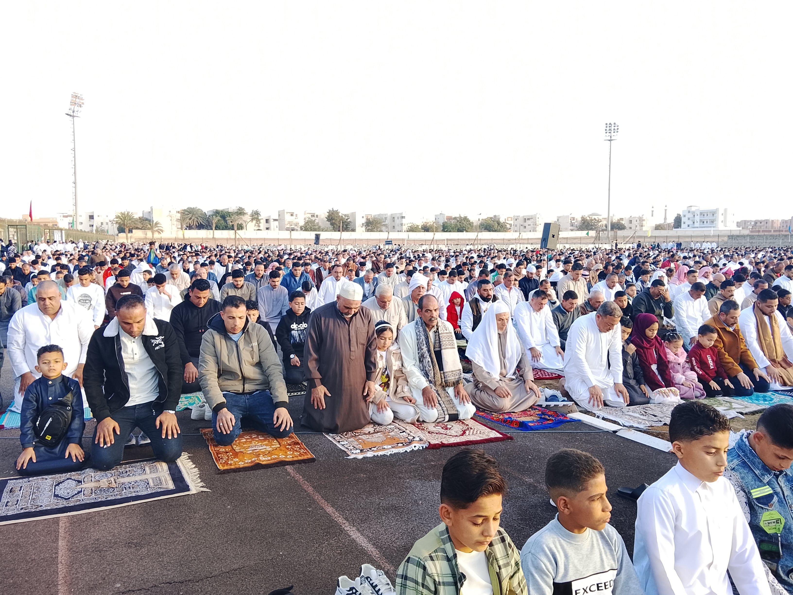 محافظ جنوب سيناء يتوجه لصلاة عيد الفطر بساحة الاستاد الرياضى بطور سيناء