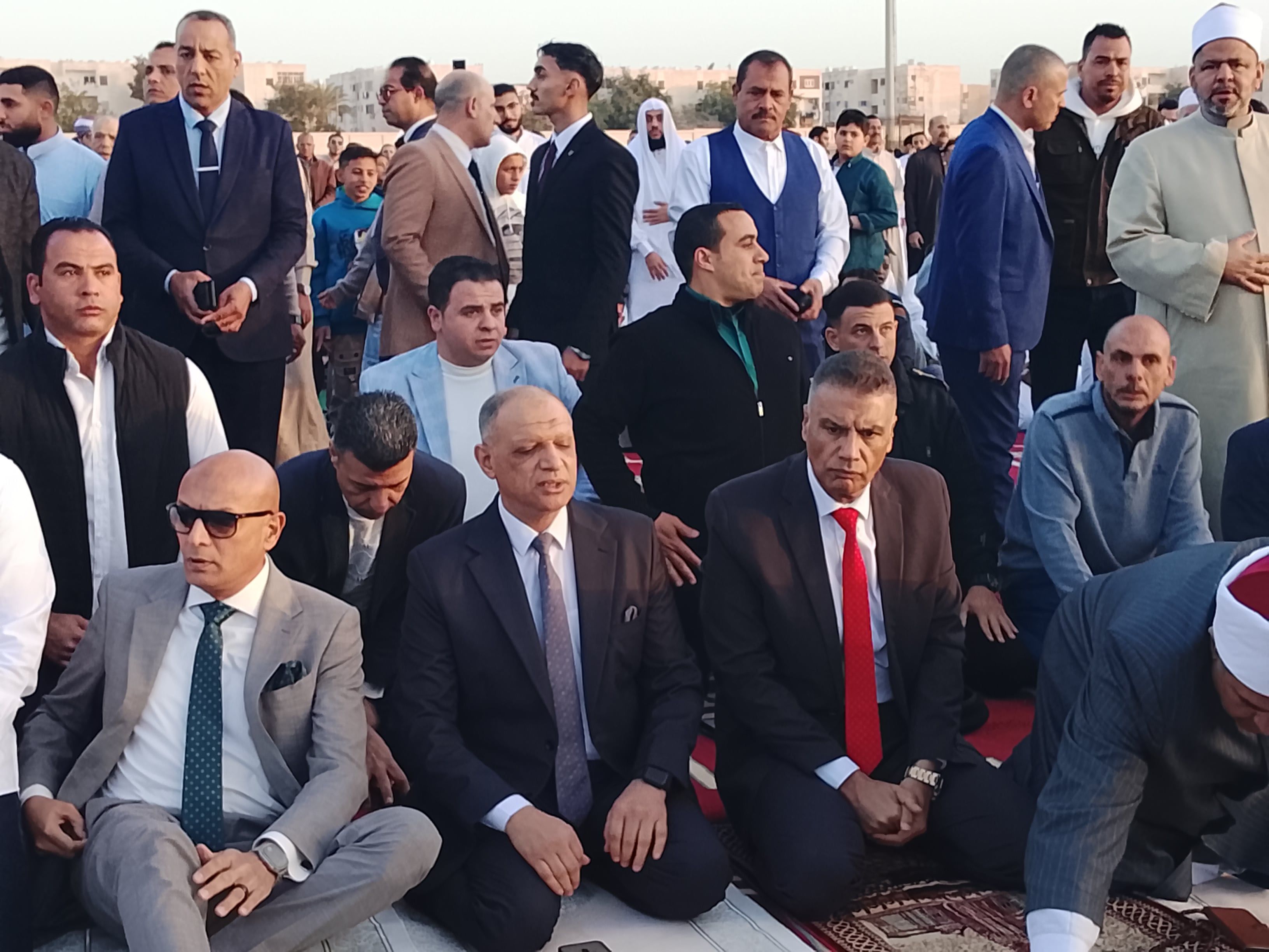 محافظ جنوب سيناء يتوجه لصلاة عيد الفطر بساحة الاستاد الرياضى بطور سيناء
