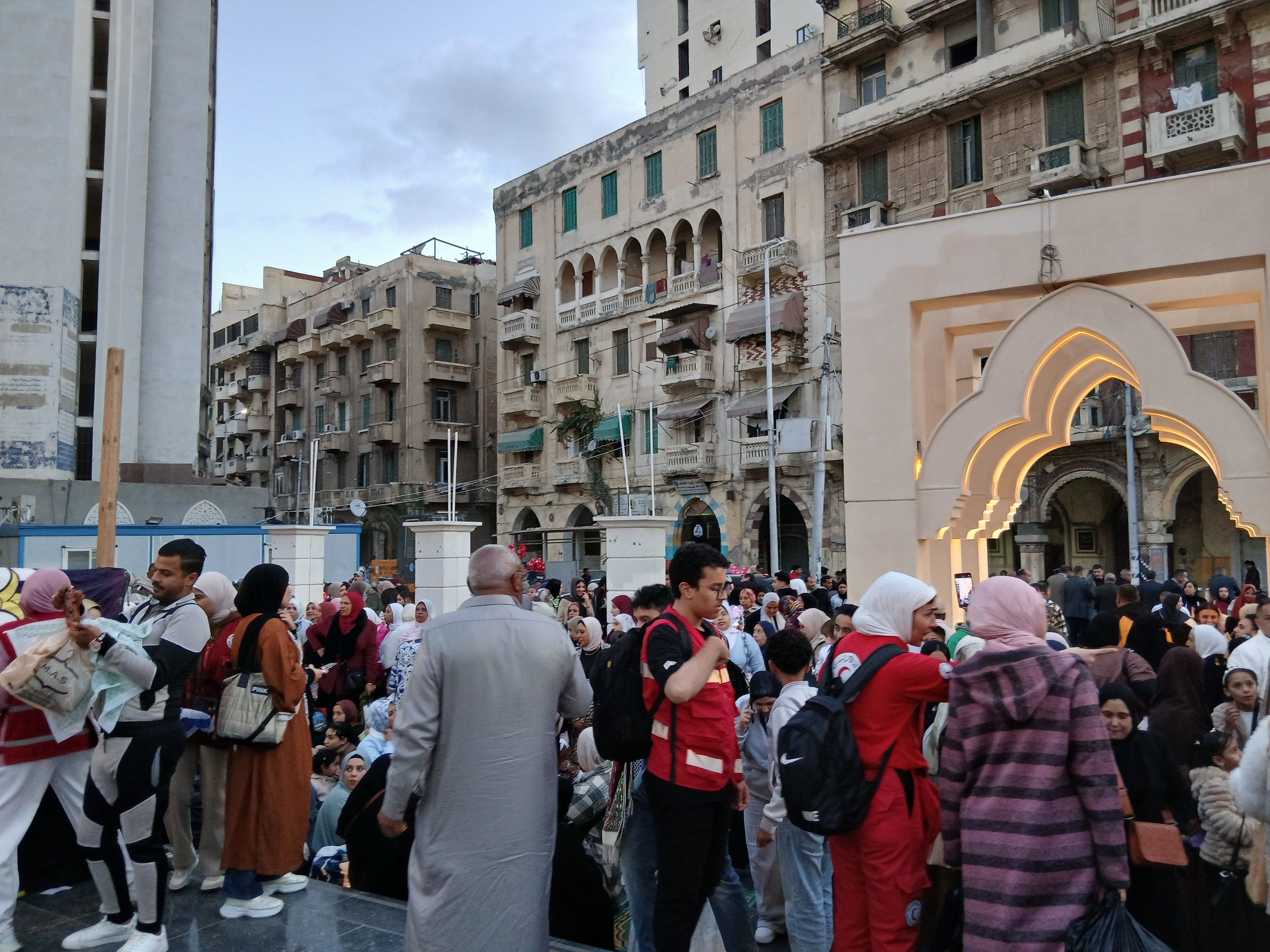 تكبيرات العيد من مسجد المرسي أبو العباس بالإسكندرية للمشاركة في أداء صلاة عيد الفطر