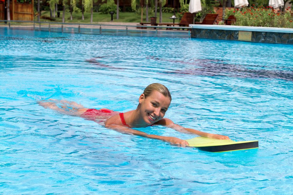 لماذا تحقق التمارين المائية نتائج مذهلة؟ خبيرة من مايو كلينك تجيب