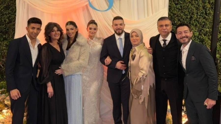 خطوبة ملك أحمد زاهر وشريف عمرو الليثي احتفلت الفنانة الشابة ملك أحمد زاهر بخطبتها على شريف عمرو الليثي.أقيم حفل الخطبة في أجواء عائلية بحضور الأهل إقرأ المزيد