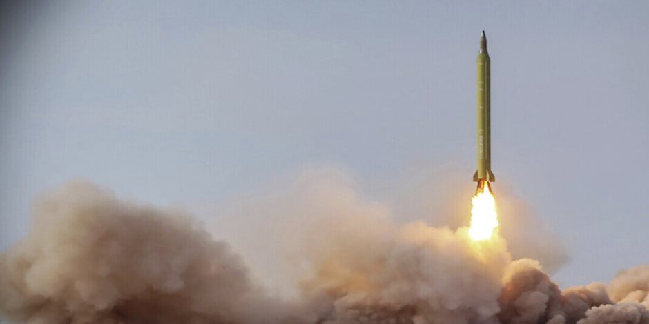 هجمات صاروخية ومسيرات تستهدف مطار بغداد واعتراض هجمات بالبحرين