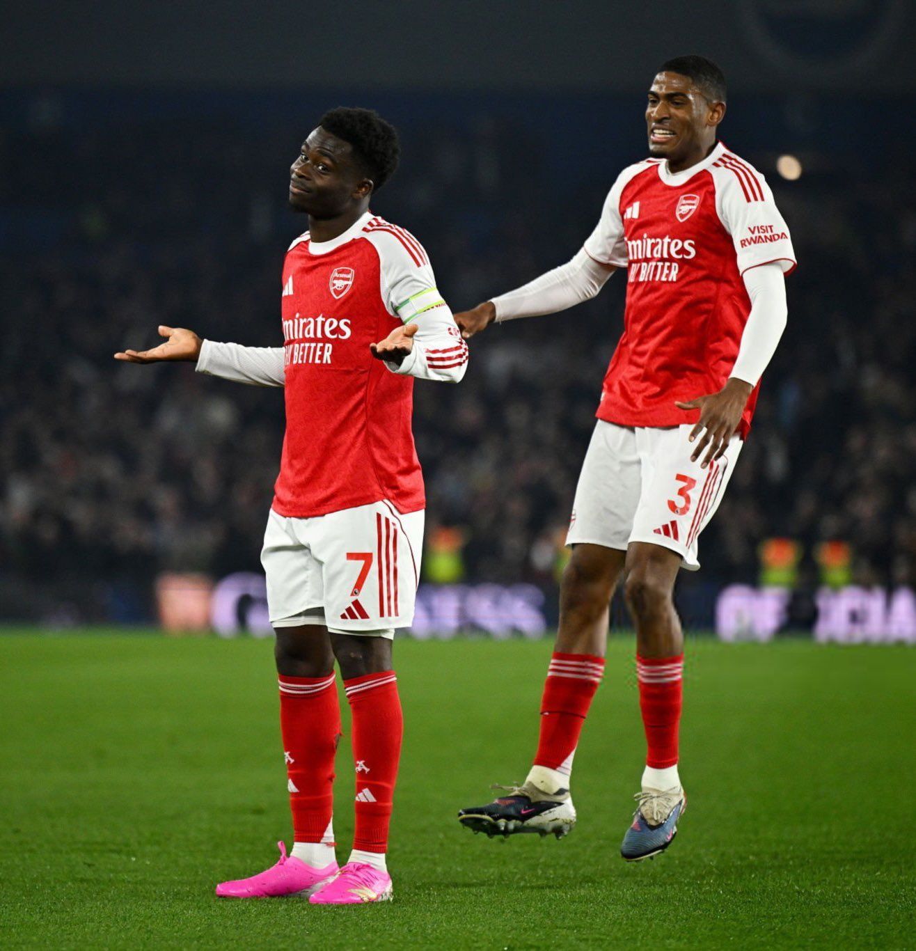 اطّلع على مجانًا القنوات الناقلة لمباراة آرسنال ضد مانشستر...