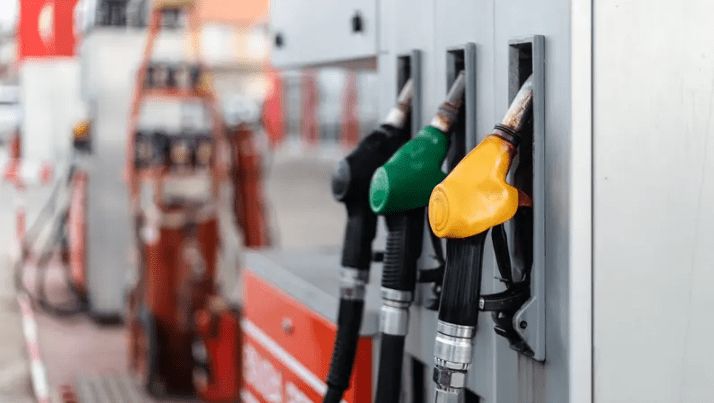 السويد تعتزم خفض ضريبة الوقود لمواجهة تداعيات حرب إيران