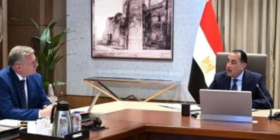 رئيس الوزراء يستعرض مع وزير البترول مستجدات عدد من ملفات عمل الوزارة