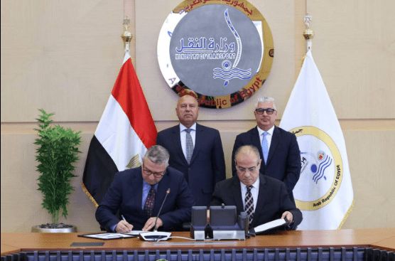 «موانئ مصر» توقع عقد ومذكرة تفاهم لتشغيل وتطوير محطة بضائع وصب جاف بالسخنة
