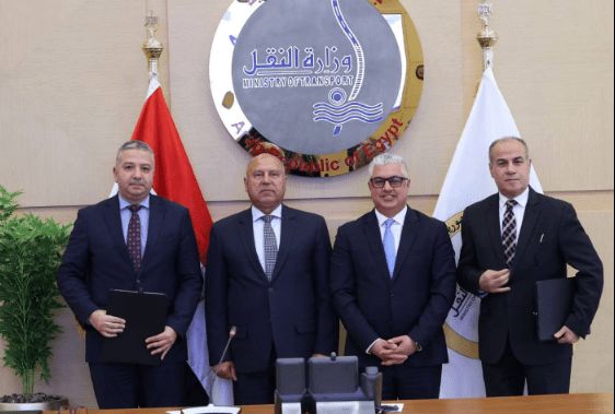 «موانئ مصر» توقع عقد ومذكرة تفاهم لتشغيل وتطوير محطة بضائع وصب جاف بالسخنة