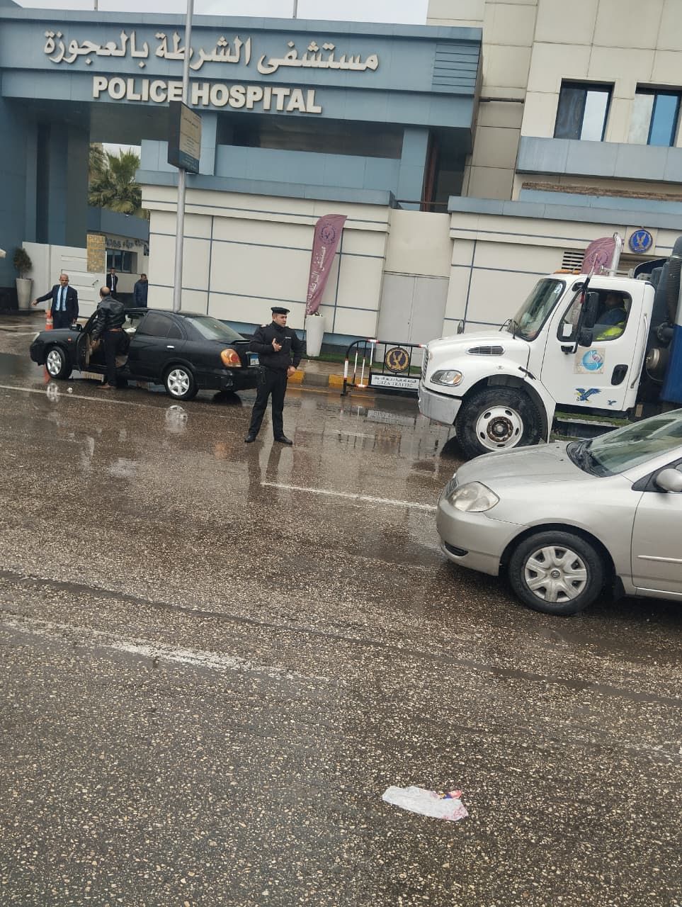 مرور الجيزة يدفع بالخدمات الأمنية وأوناش سحب الأعطال على الطرق وقت الأمطار (صور)