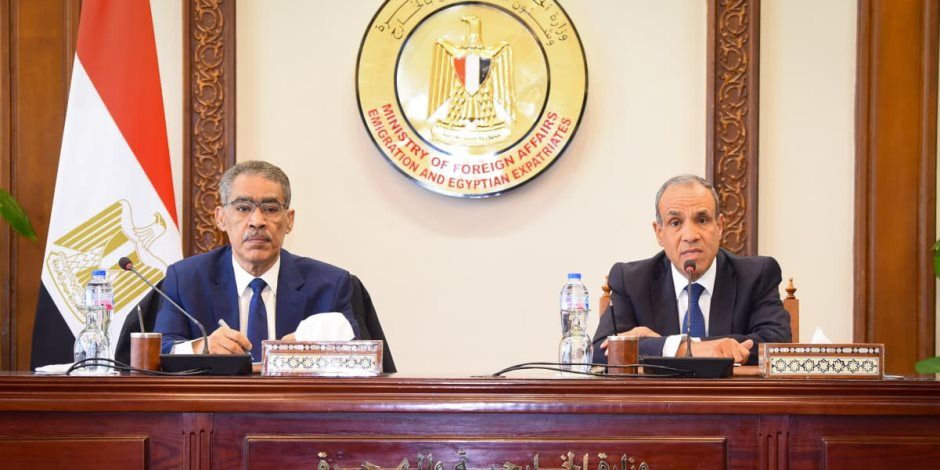 وزيرا الخارجية والدولة للإعلام يعقدان جلسة إحاطة موسعة لممثلي وسائل الإعلام الإقليمية والدولية المعتمدين بمصر