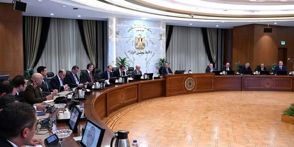 الحكومة تتابع تأثيرات الأزمة الإقليمية وتؤكد توافر السلع والنقد الأجنبي