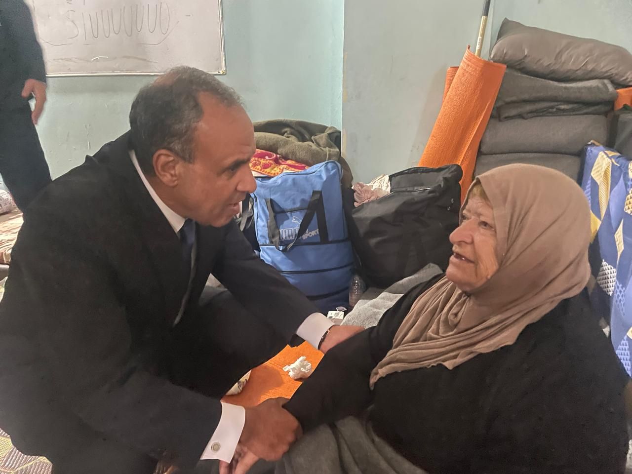 وزير الخارجية يزور مركز "روضة عمر الأنسي" لإيواء النازحين فى بيروت وينقل رسالة دعم مصرية