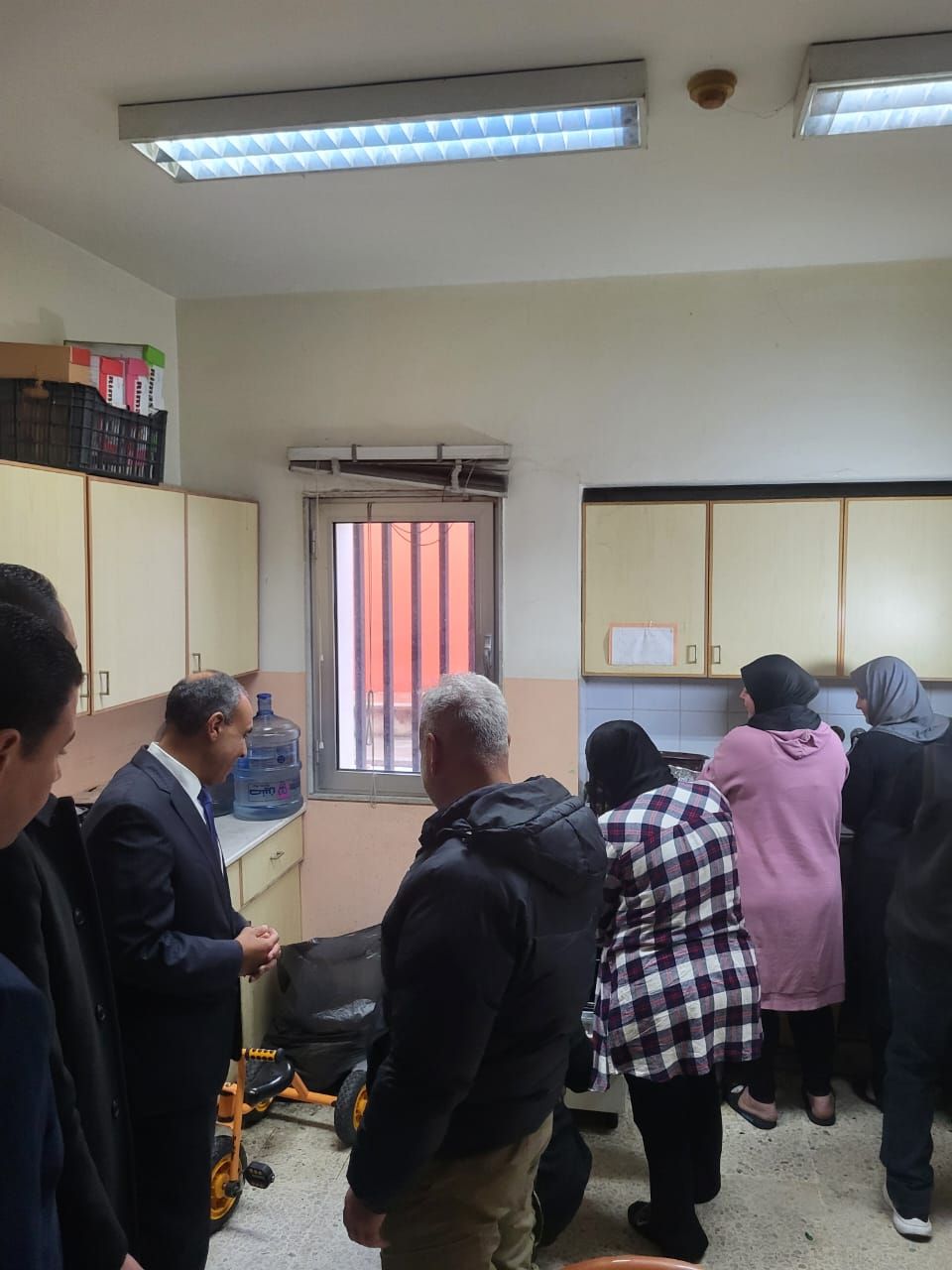 وزير الخارجية يزور مركز "روضة عمر الأنسي" لإيواء النازحين فى بيروت وينقل رسالة دعم مصرية