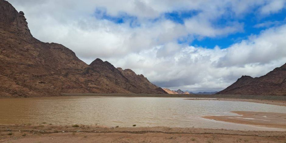 وزير الري يوجه باستمرار متابعة حالة منشآت الحماية من السيول في سيناء والبحر الأحمر ومطروح