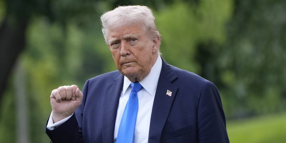 ترامب : إيران طلبت مهلة 7 أيام ومنحتها 10 أيام مع تحذير بتدمير منشآت الطاقة