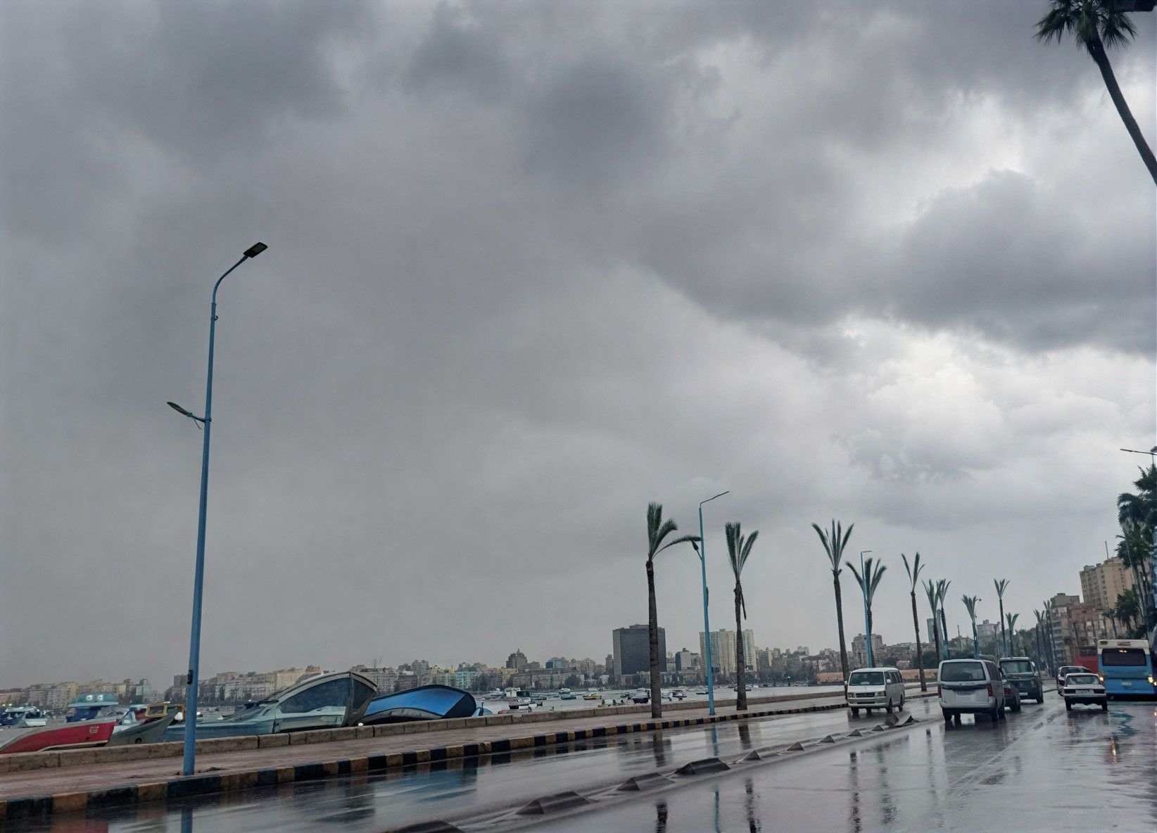 طقس مصر غدًا الأحد 29/3/2026: تقلبات جوية بين...