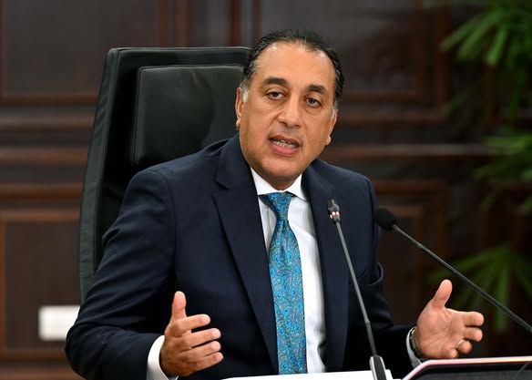 رئيس الوزراء: نستهدف خفض العجز الكلي إلى 4.9% العام المقبل