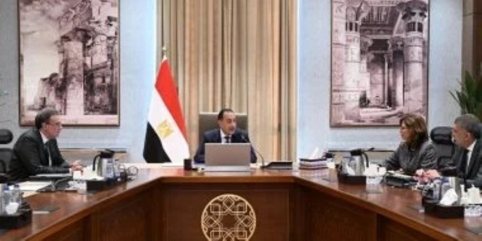 رئيس الوزراء يستعرض منظومة تطوير وتأهيل الكوادر بالجهاز الإداري للدولة