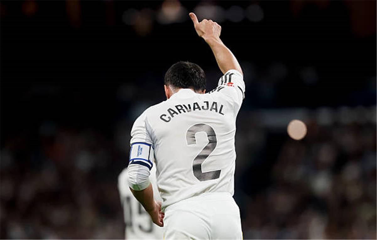 تطورات جديدة في مستقبل داني كارفاخال قائد ريال...