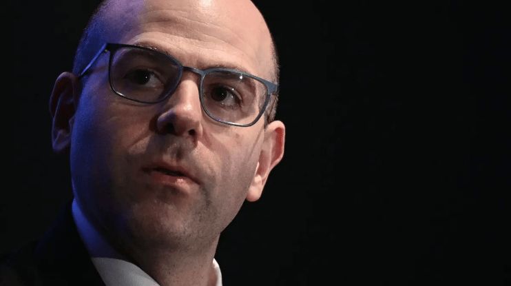 محافظ الاحتياطي الفيدرالي الأمريكي السابق يدعو لخفض الفائدة رغم ارتفاع أسعار الطاقة