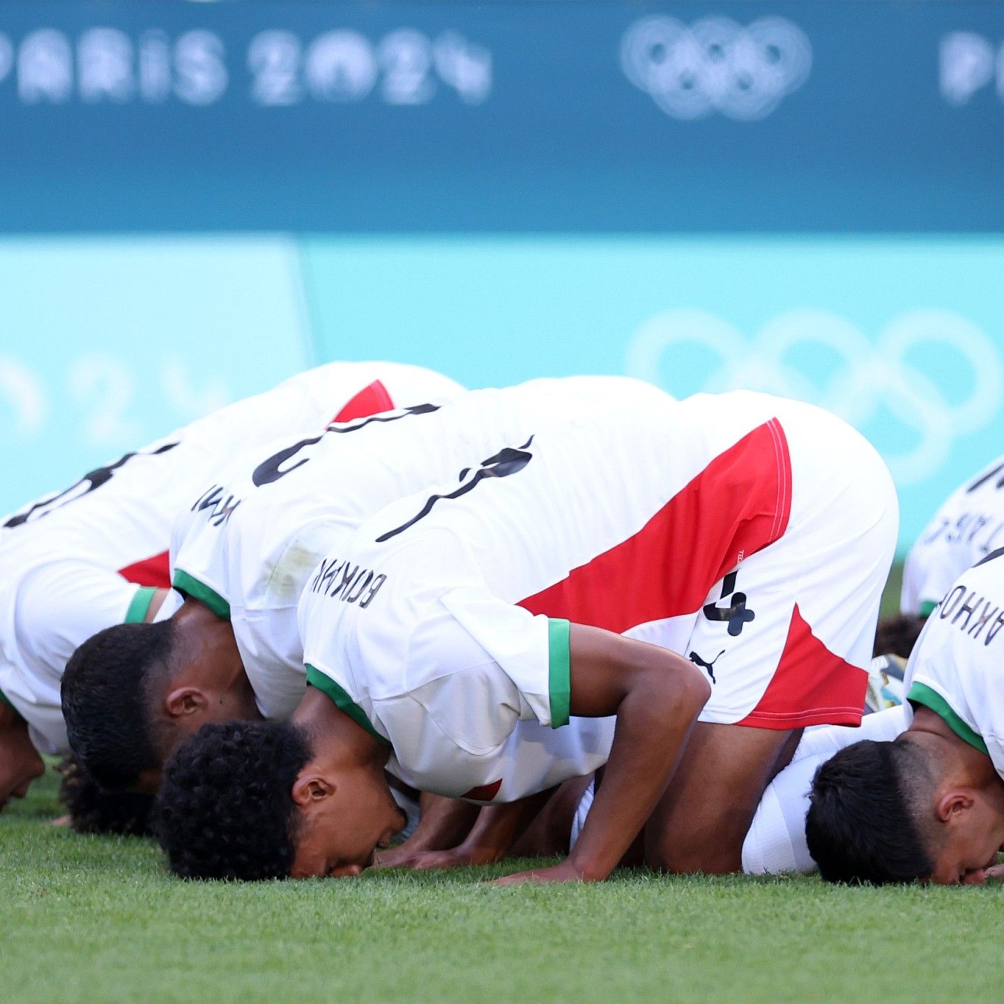 ”مباراة جنونية وكارت أحمر ” منتخب مصر للناشئين...