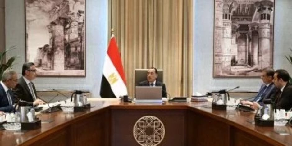 رئيس الوزراء يتابع موقف توافر مخزون مطمئن من السلع الاستراتيجية