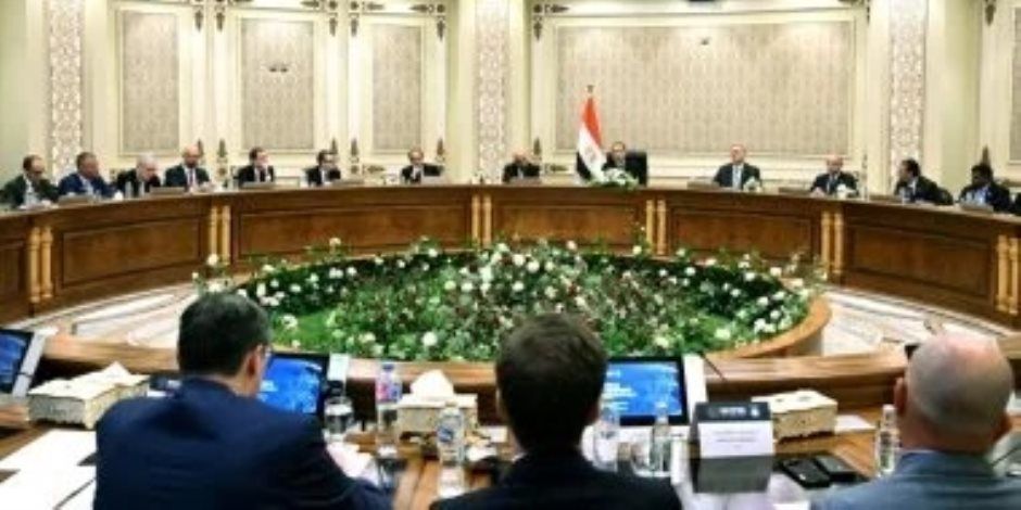 مدبولى يلتقى نائب الرئيس التنفيذى للغاز والطاقة بشركة "بي بي" البريطانية