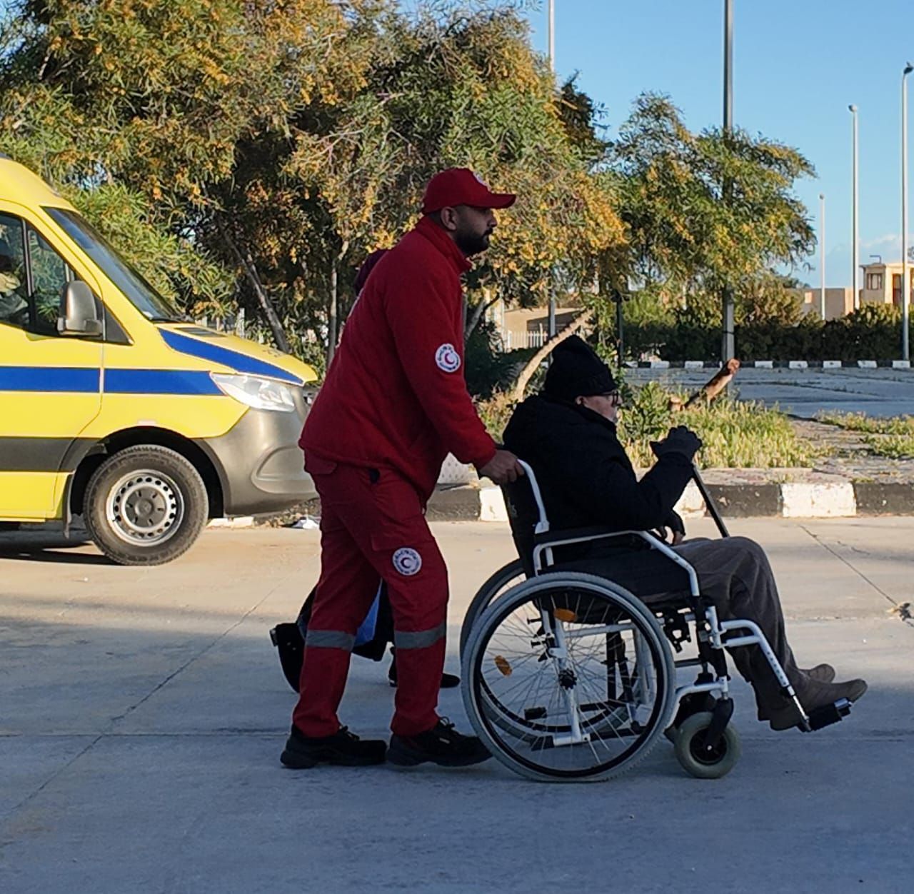 مصر تواصل دعمها الإنسانى لغزة.. استقبال الدفعة الـ28 من الجرحى الفلسطينيين