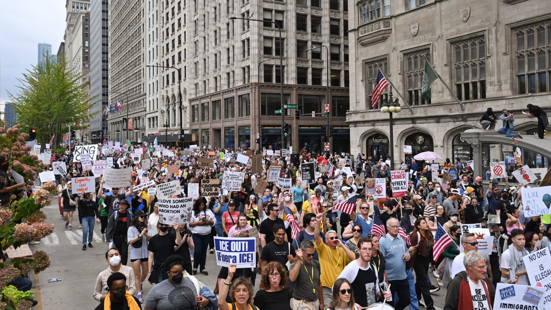 اطّلع على صور توضيحية.. أبرز لقطات مظاهرات ”لا ملوك” ضد...