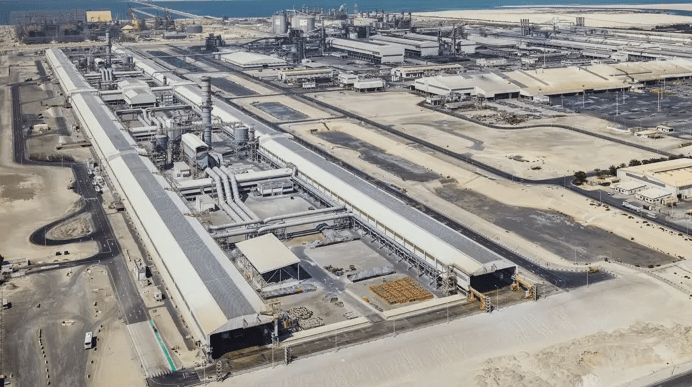 إيران تضرب مصاهر الألمنيوم في الخليج وتهدد سلاسل التوريد الأمريكية