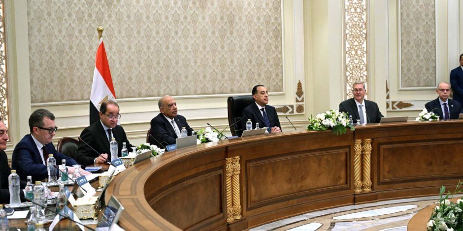 رئيس الوزراء يعقد مائدة مستديرة مع مسئولى كبريات شركات الطاقة العالمية