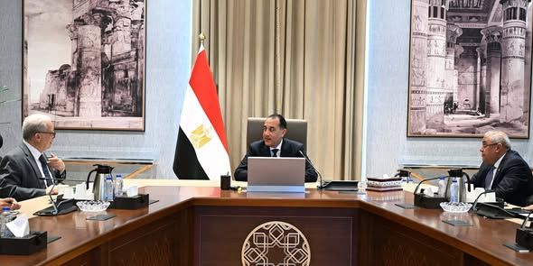 الحكومة تسرّع قيد شركات قطاع الأعمال في البورصة قبل نهاية أبريل