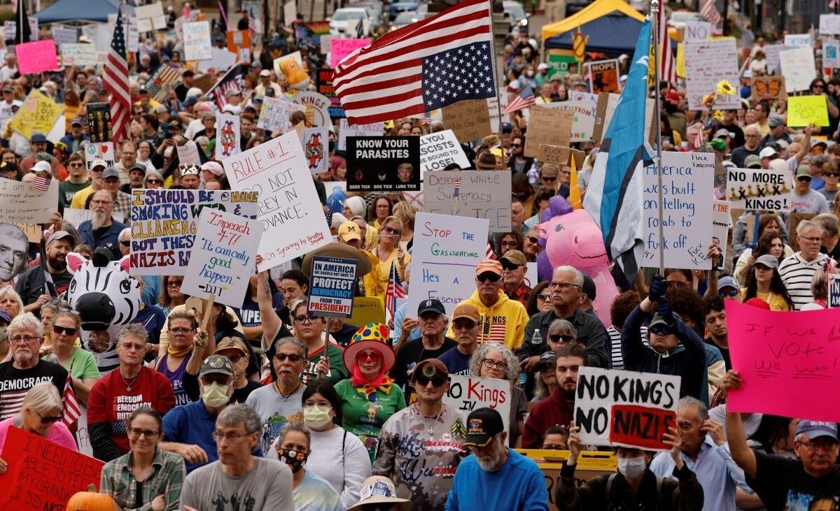 اطّلع على صور توضيحية.. أبرز لقطات مظاهرات ”لا ملوك” ضد...