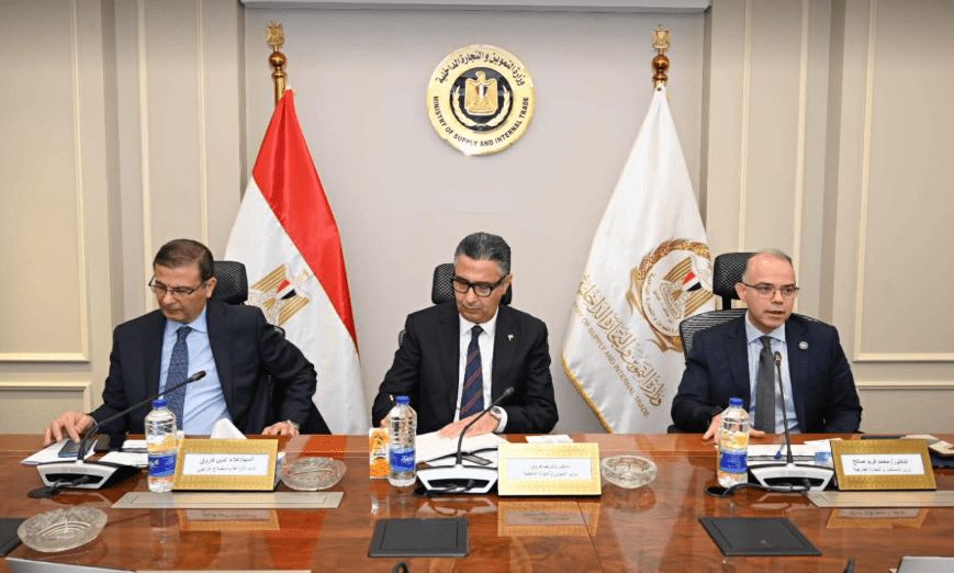 وزراء التموين والزراعة والاستثمار يبحثون آليات استقرار الأسواق وتعزيز التنمية الاقتصادية