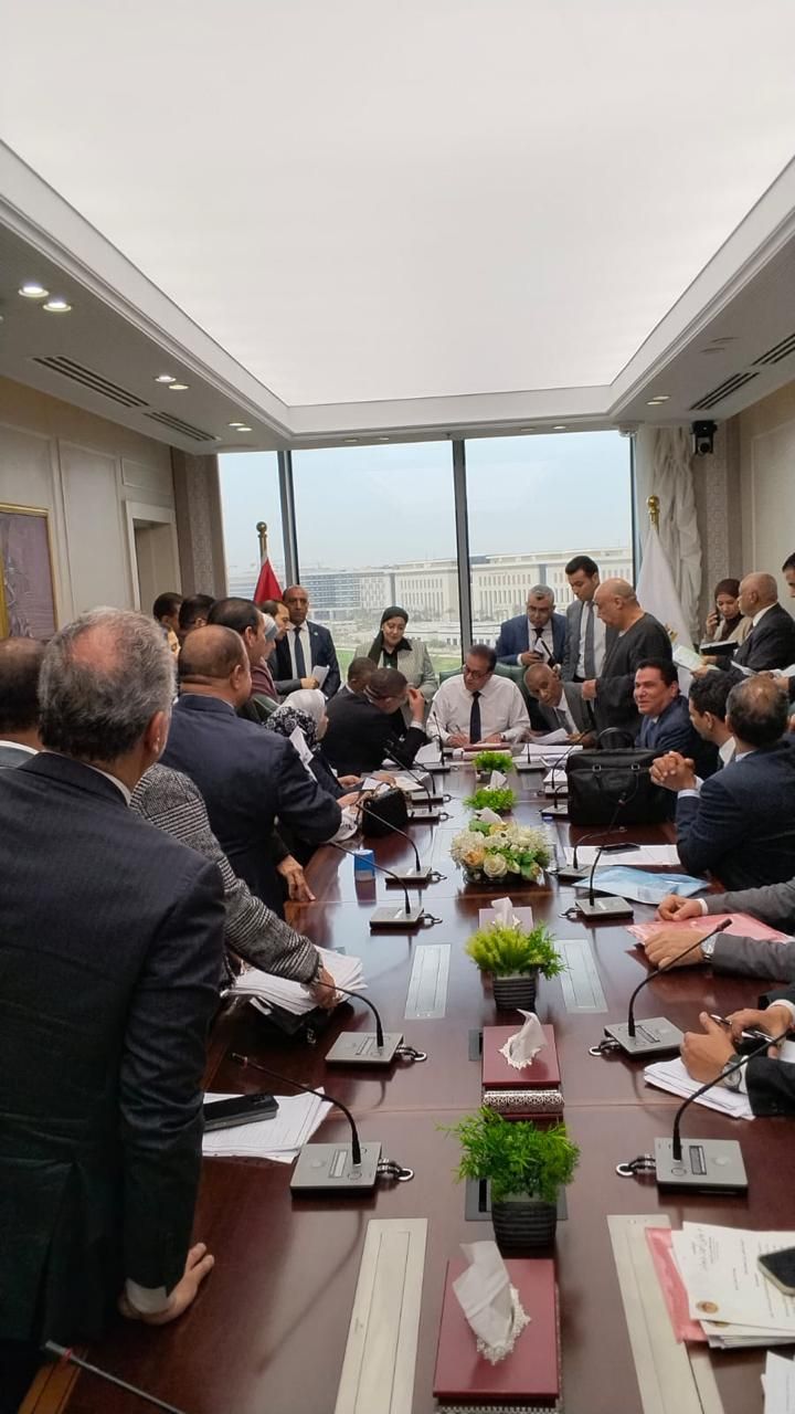 وزير الصحة يعقد اجتماعه الأسبوعي مع نواب مجلسي النواب والشيوخ لتعزيز التواصل والتعاون