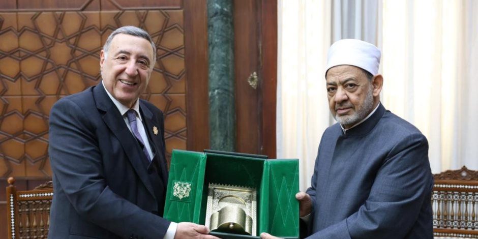 شيخ الأزهر يستقبل رئيس المحكمة الدستورية العليا