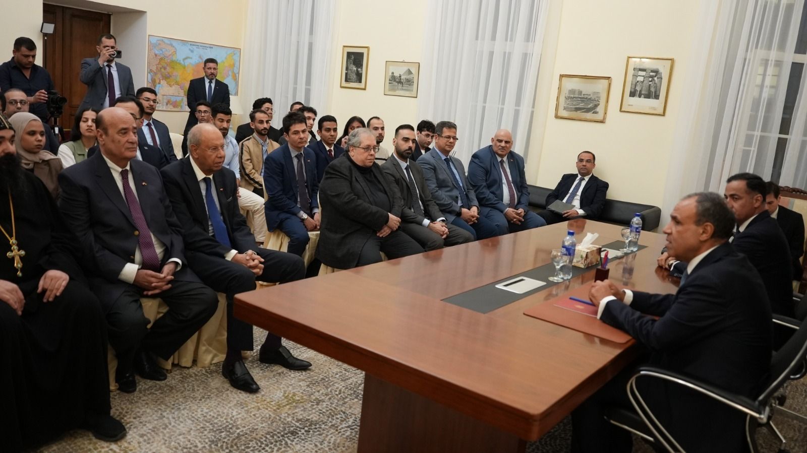 وزير الخارجية يلتقي أبناء الجالية المصرية في موسكو ويؤكد حرص الدولة على دعم المصريين بالخارج