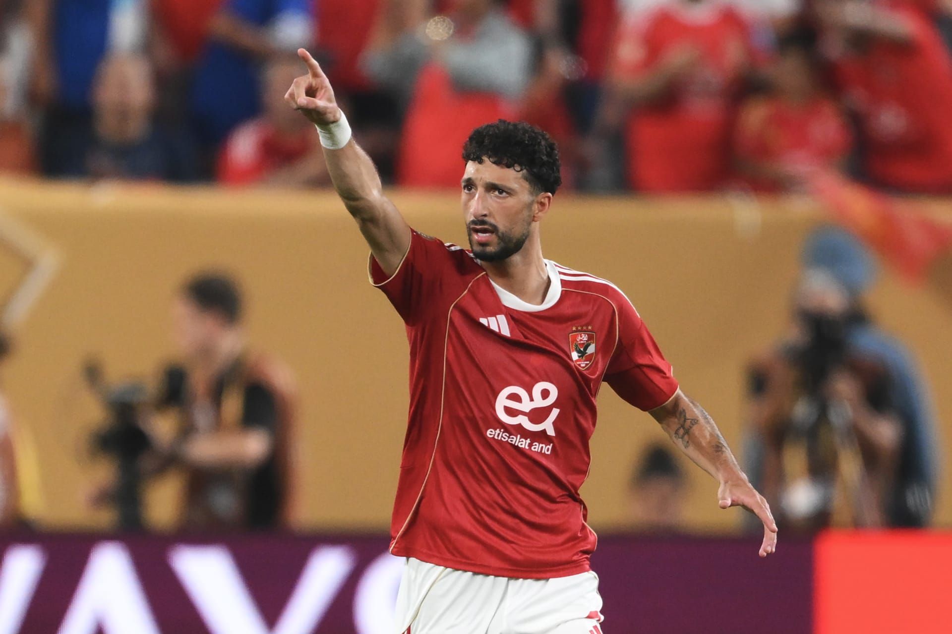 الأهلي المصري يحسم موقفه.. حقيقة عودة وسام أبو...