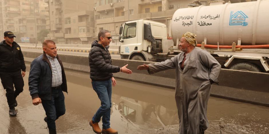 محافظ الجيزة يتفقد جهود شفط مياه الأمطار بعدد من الطرق والميادين