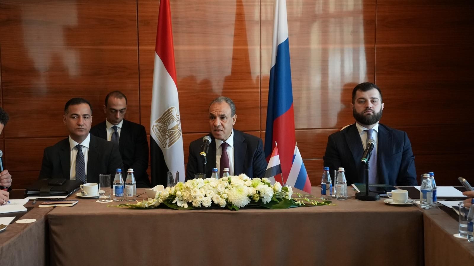 وزير الخارجية يبحث مع الشركات الروسية فرص الاستثمار بالمنطقة الاقتصادية لقناة السويس