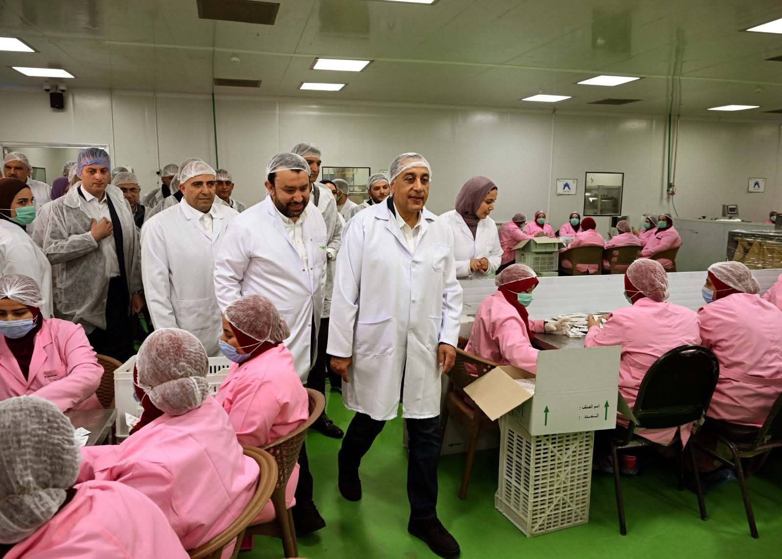 بإنتاج 4590 طنا سنويا من الأدوية.. رئيس الوزراء يزور فارما زاد للمكملات الغذائية