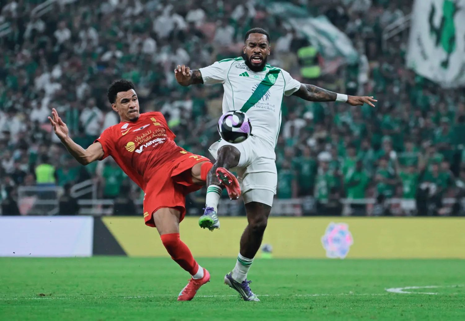 تشكيل الأهلي ضد ضمك في الدوري السعودي.. يايسلة...