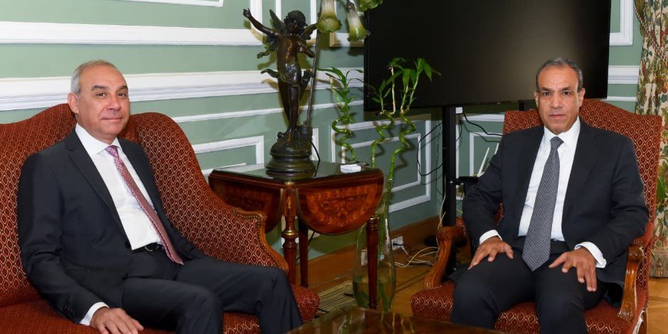وزير الخارجية يلتقي رئيس مجلس إدارة الهيئة العامة للاستعلامات