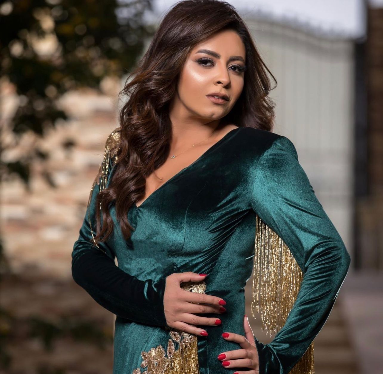 القصة الكاملة لأزمة الفنانة ياسمين نيازي مع الجيران.....