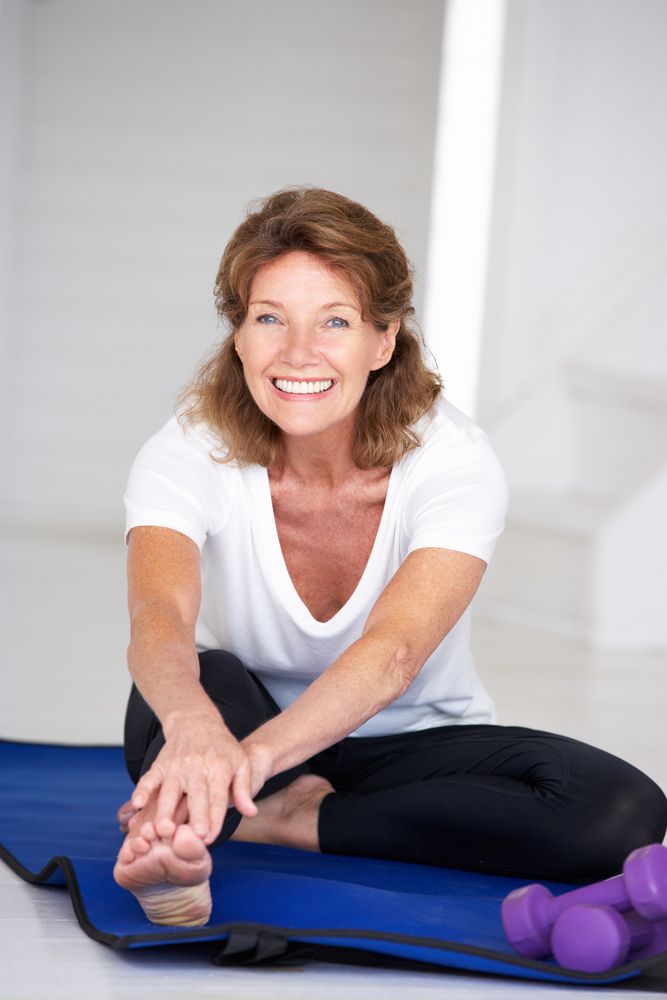 5 تمارين رياضية في السرير لنحت الخصر وتصغير الوسط بعد الستين