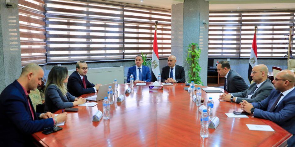 وزير التربية والتعليم يبحث مع رئيس هيئة الرقابة المالية آليات إدراج "الثقافة المالية" بالمناهج الدراسية