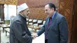 شيخ الأزهر يستقبل السفير الكويتي لدى القاهرة لبحث...