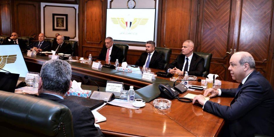 وزير الطيران المدني يعقد اجتماعًا موسعًا لمتابعة الاستعدادات النهائية لموسم الحج