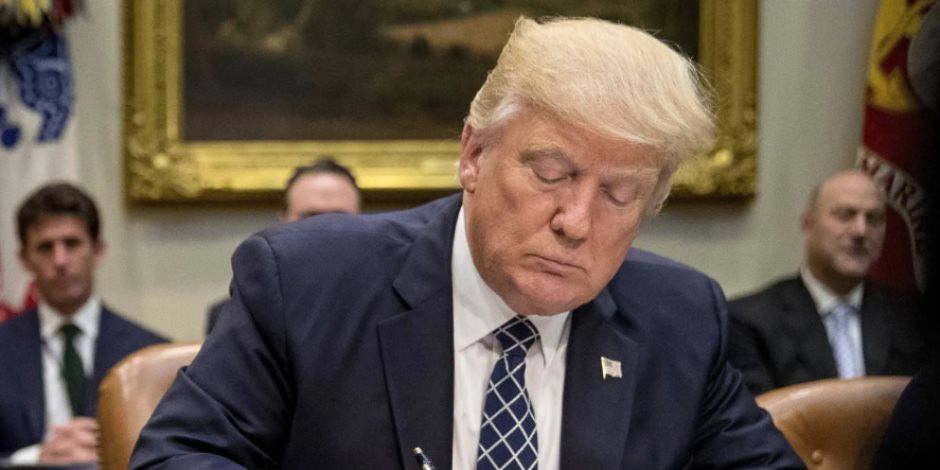 ترامب يهدد بسجن صحفي نشر خبر إسقاط طائرة عسكرية في إيران