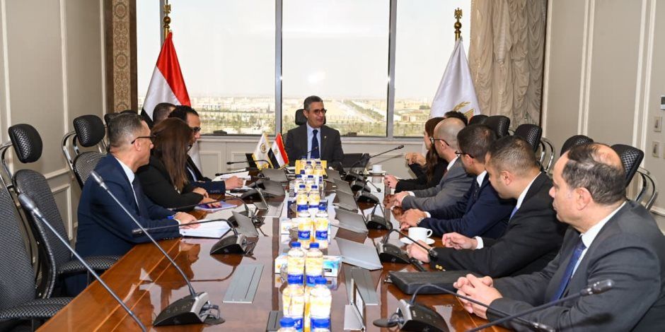 وزير التموين يبحث مع مايكروسوفت تعزيز التحول الرقمي وتطوير منظومة الخدمات التموينية